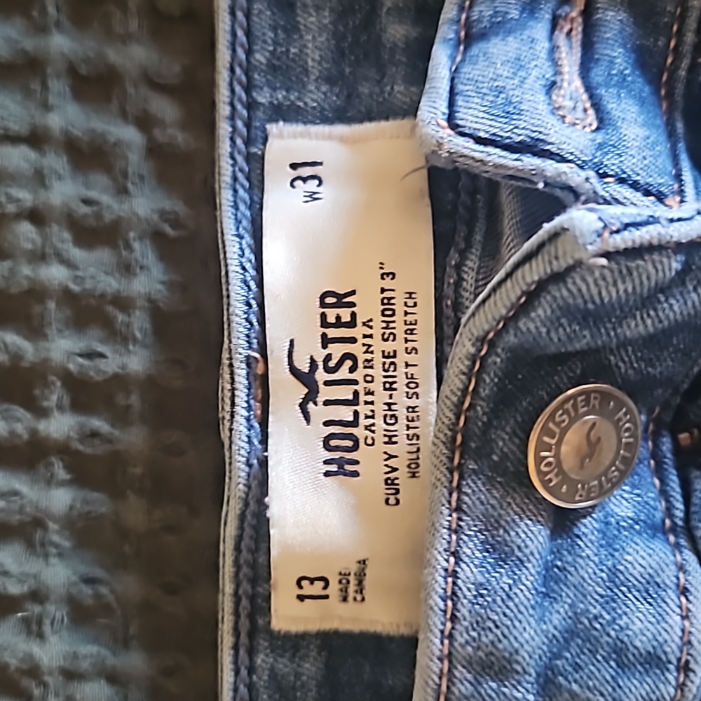 Shorts - Picture 2 of 3